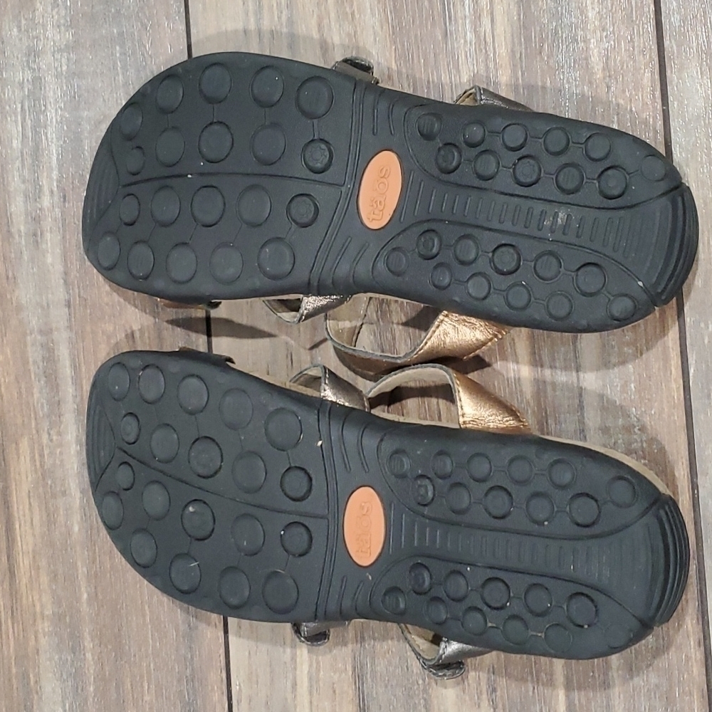 Taos Festive sandals Strappy flats sz 7 hook&loop shoes - Picture 8 of 10